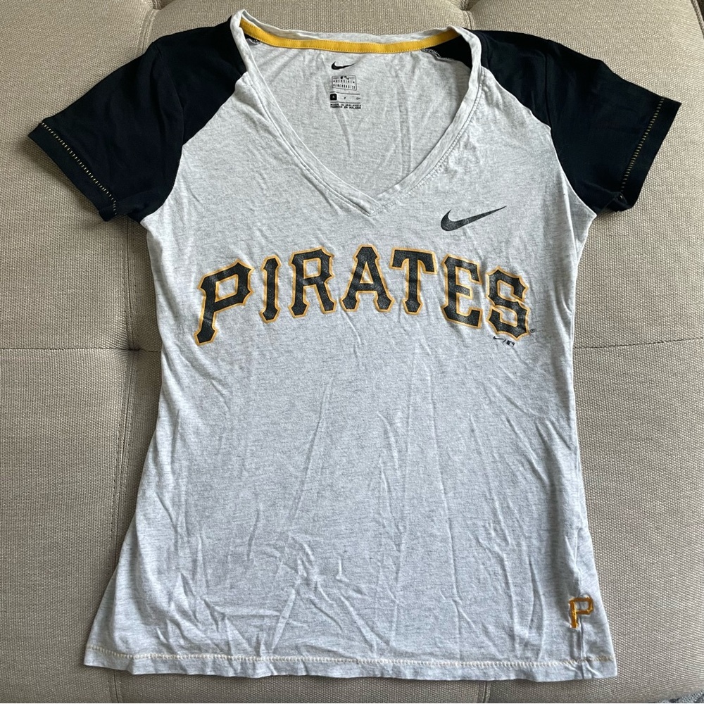 Nike Women’s Pittsburgh Pirates V-neck short sleeve shirt